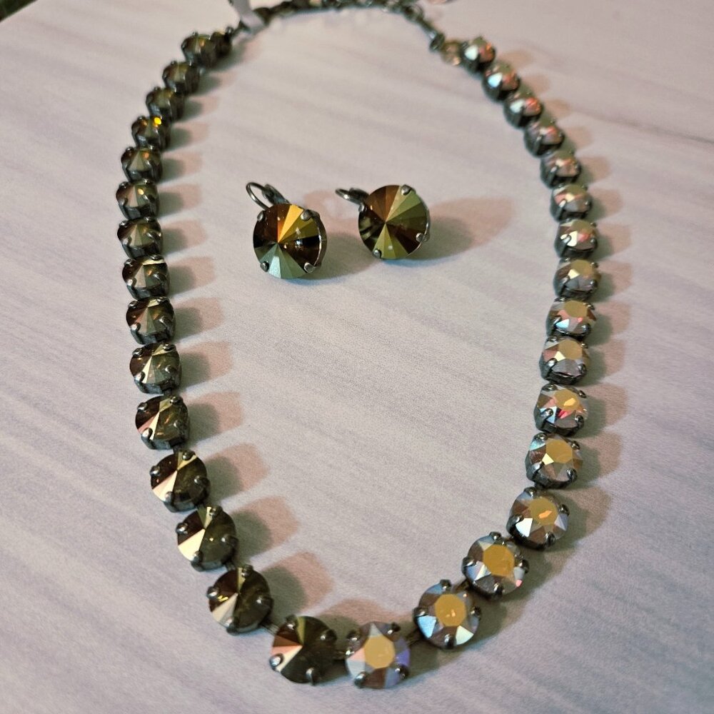 Sabika Choker & Earrings neutral look